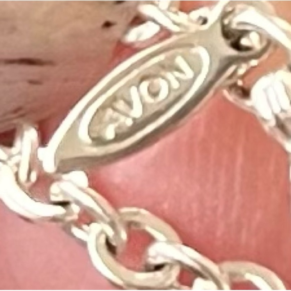 Avon Silvertone/Gray rhinestone Y necklace - Picture 3 of 3